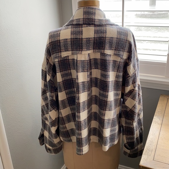 New short flannel jacket - Picture 2 of 3